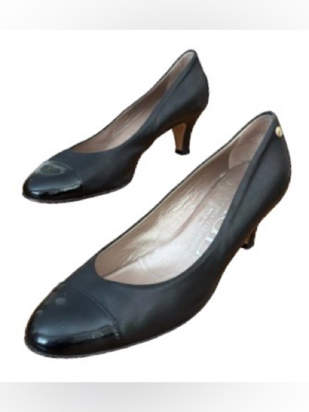 AGL Attilio Giusti Leombruni blk lthr cap toe 2.5” heel pumps WM 9 old money